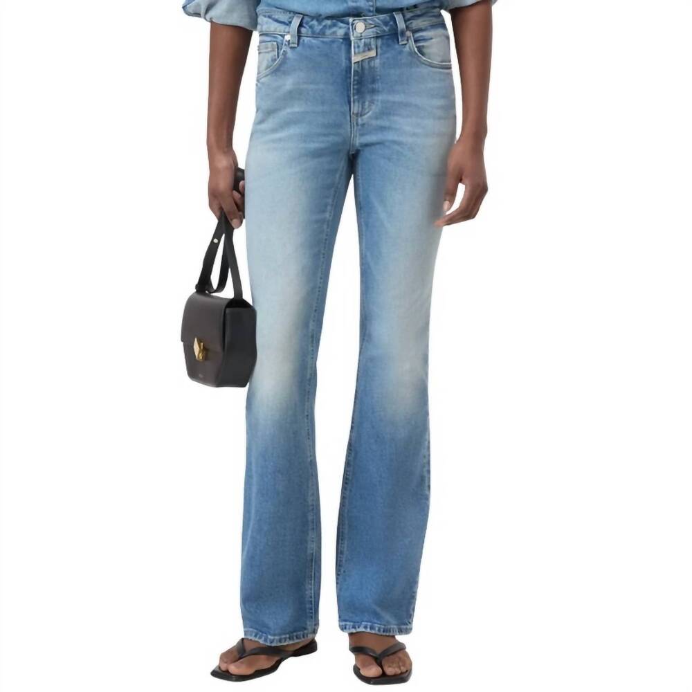 NEW CLOSED jovanna flared jeans in mid blue